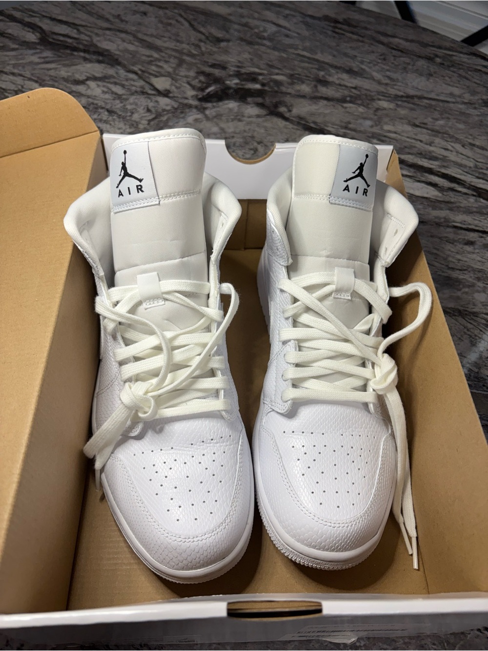 MENS AIR JORDAN 1 MID TRIPLE WHITE SIZE 10 Sneakers - White - Picture 3 of 15